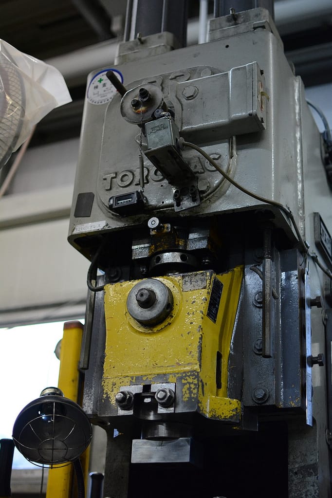 g030e497373df2013e3f334322ee8bde344e9281c476653ad2b28b3c9324e512660c4624bbd59305ec56484398baa408f_1280-645615 machine tools, small factory, manufacturing